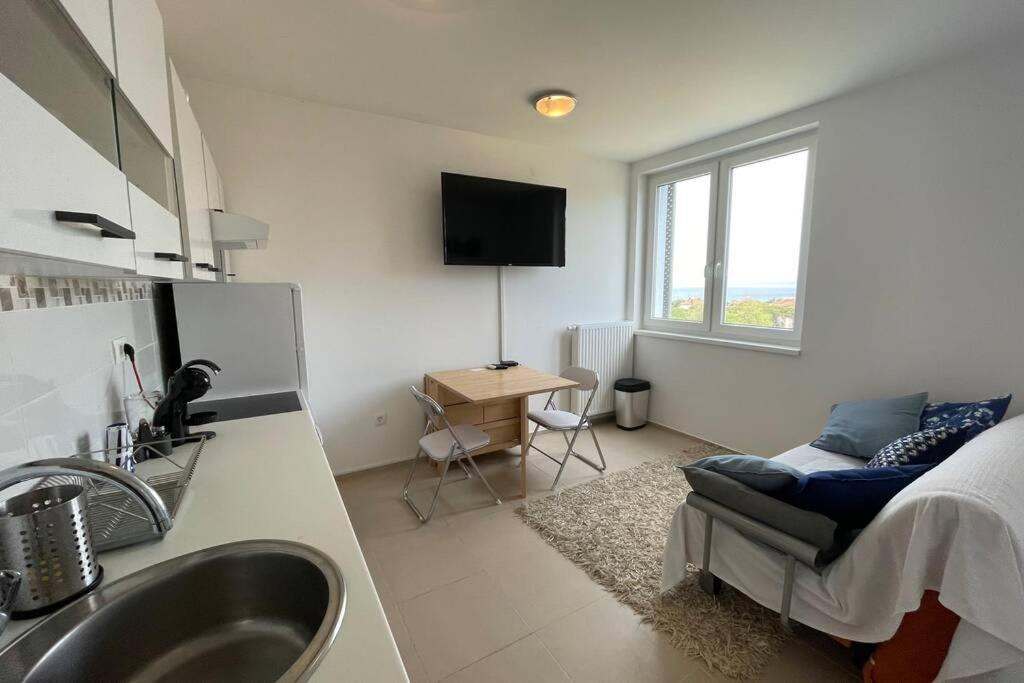 Apartment Gema - One Bedroom Apartment Izola Eksteriør billede